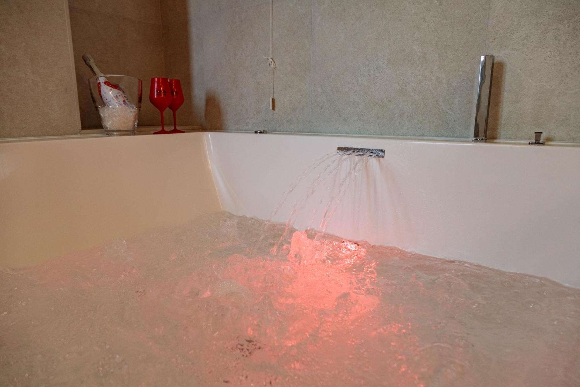 Hotel Domus Vivian Montecorvino Pugliano Zewnętrze zdjęcie