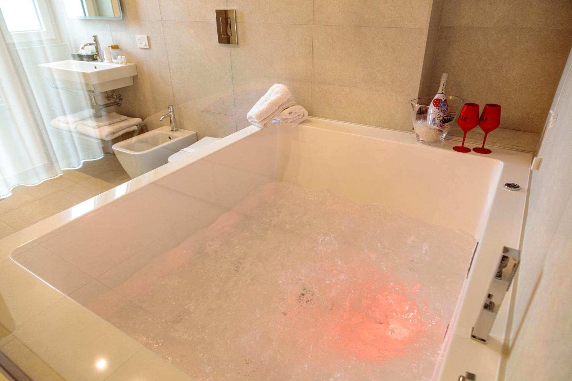 Hotel Domus Vivian Montecorvino Pugliano Zewnętrze zdjęcie